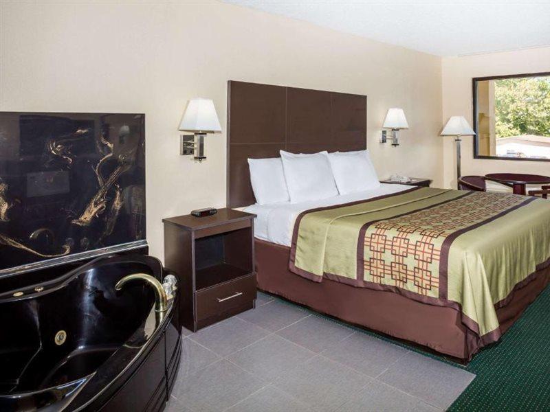 Days Inn By Wyndham Enterprise Eksteriør bilde