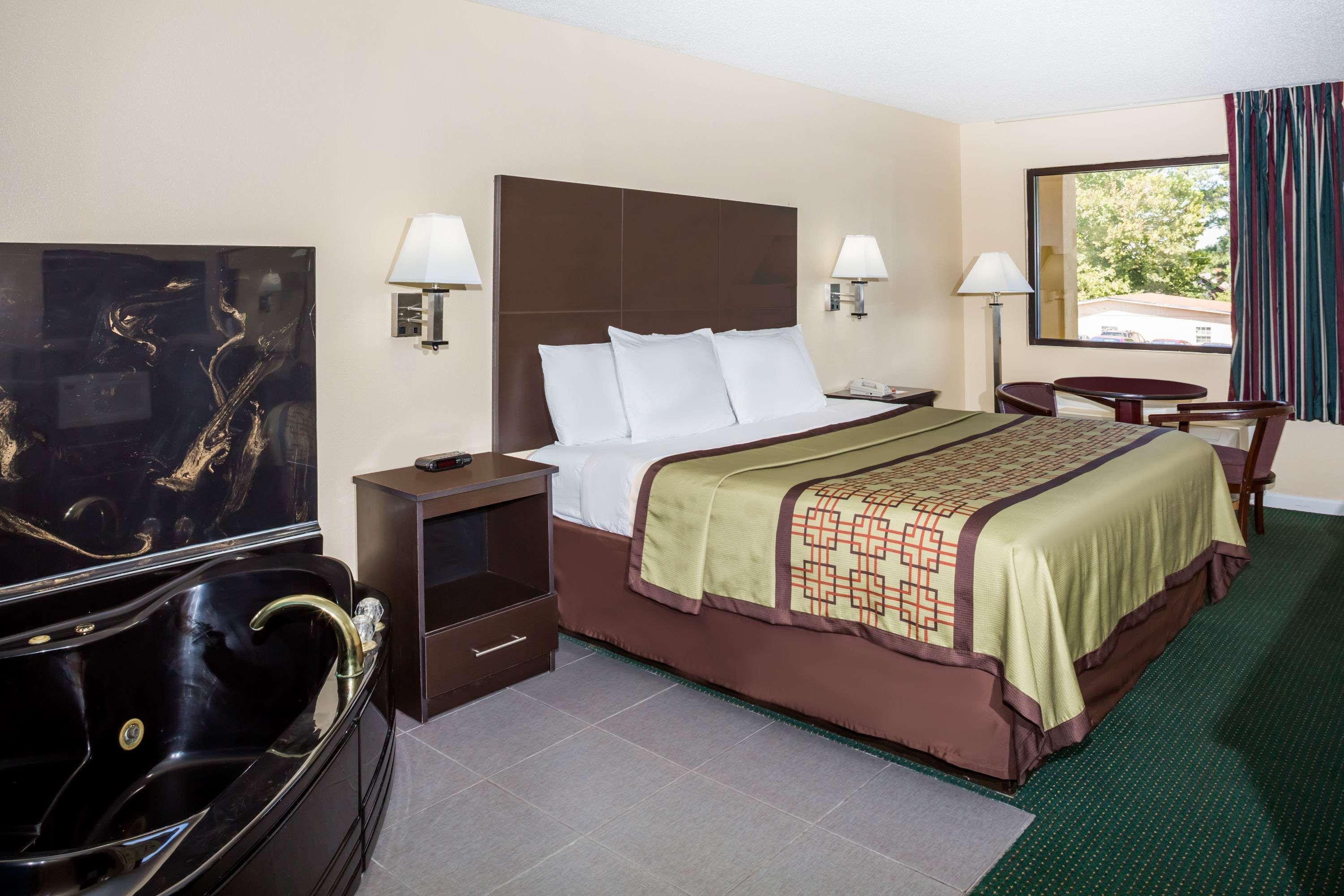 Days Inn By Wyndham Enterprise Eksteriør bilde