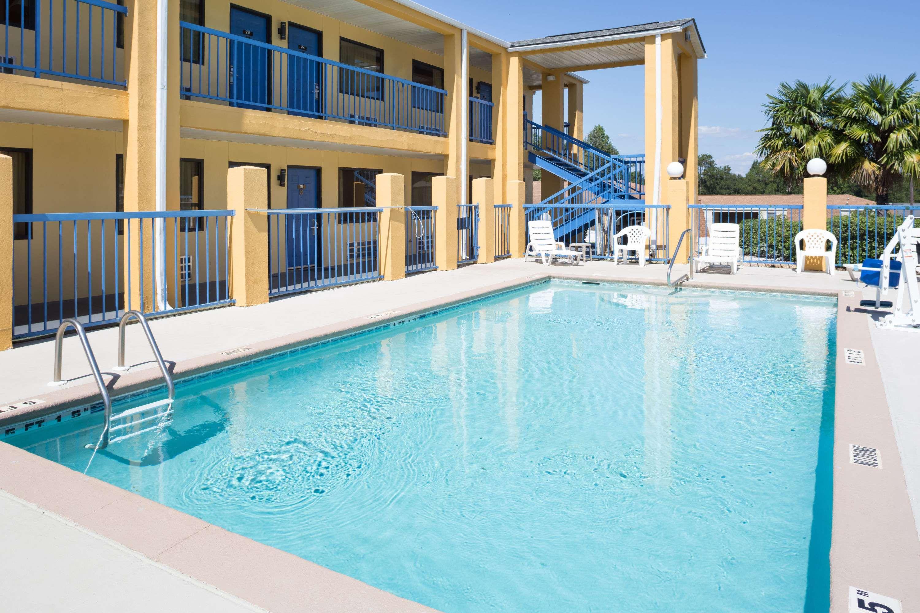 Days Inn By Wyndham Enterprise Eksteriør bilde