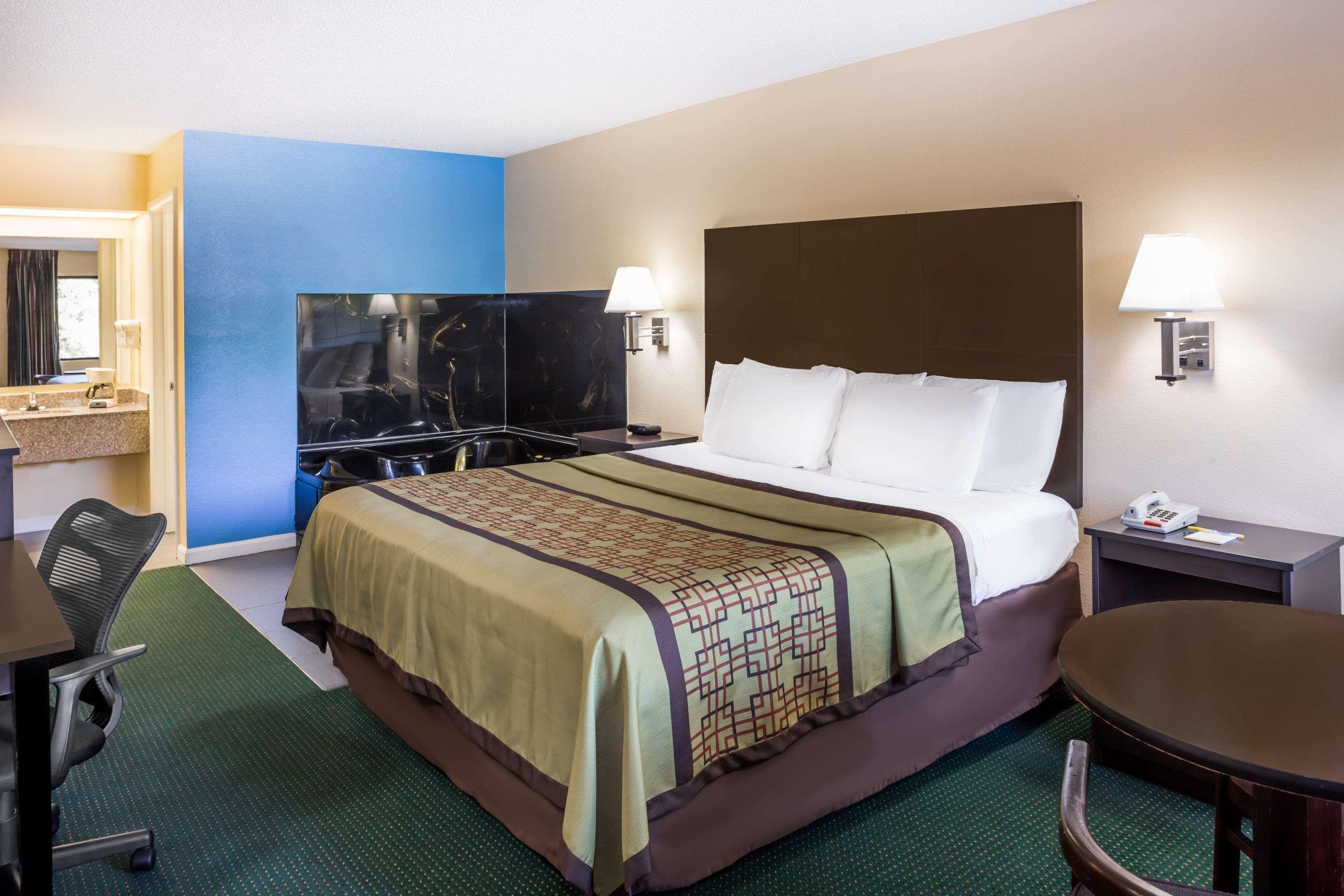 Days Inn By Wyndham Enterprise Eksteriør bilde
