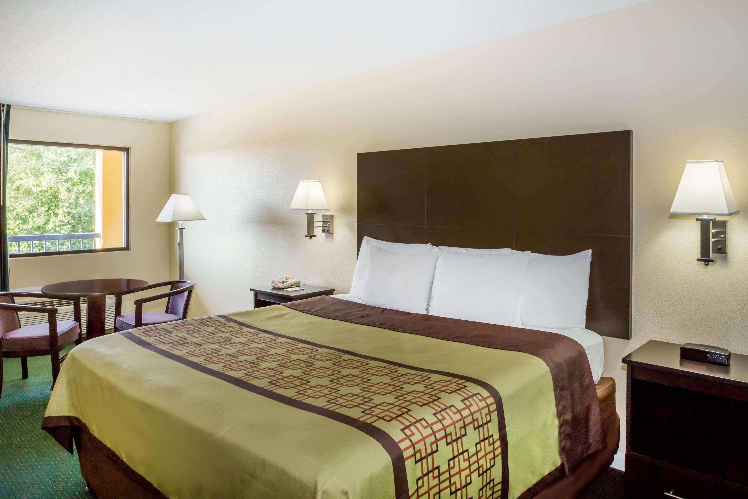 Days Inn By Wyndham Enterprise Eksteriør bilde
